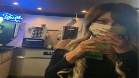 PPV1845573 Picking up a god milk and small devil big tits gal with karaoke and taking a gonzo Shake 