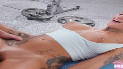 FreeUseMILF 22 05 29 Stephanie Love Full Body Workout XXX